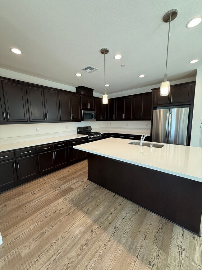 Building Photo - 2460 Cinnabar Dr