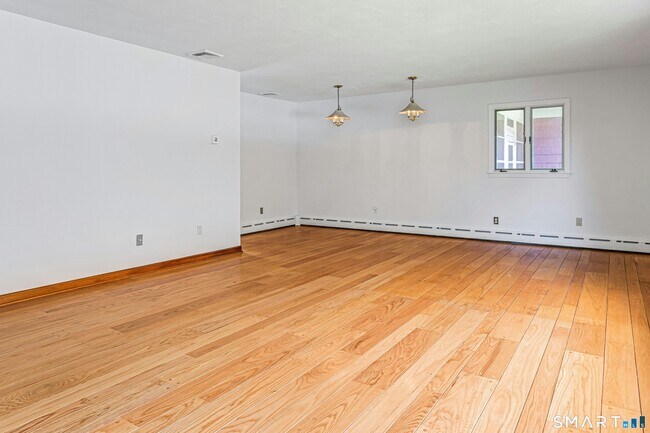 Building Photo - 67 Barclay Dr