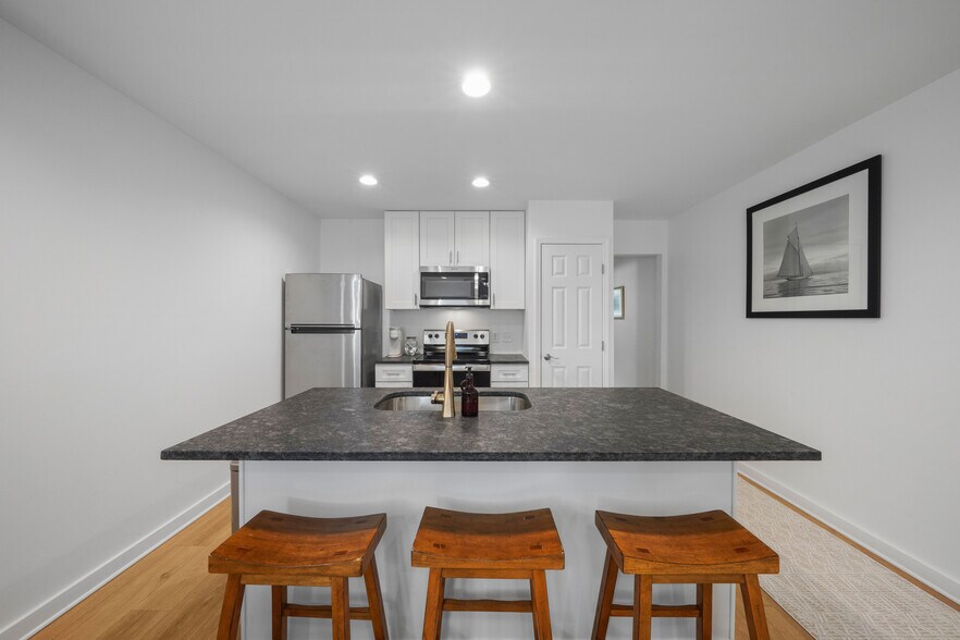 Building Photo - 2927 Nicholson Dr