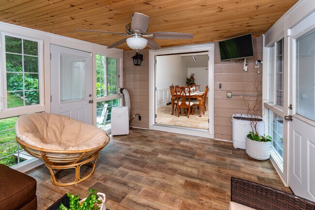 Building Photo - 230 Jacobs Creek Rd