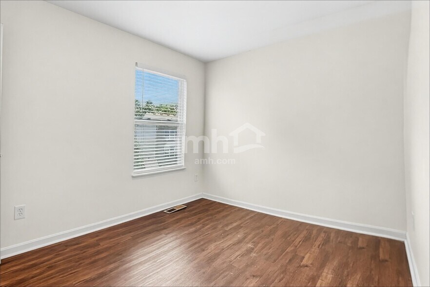 Building Photo - 5646 Shetland Ct