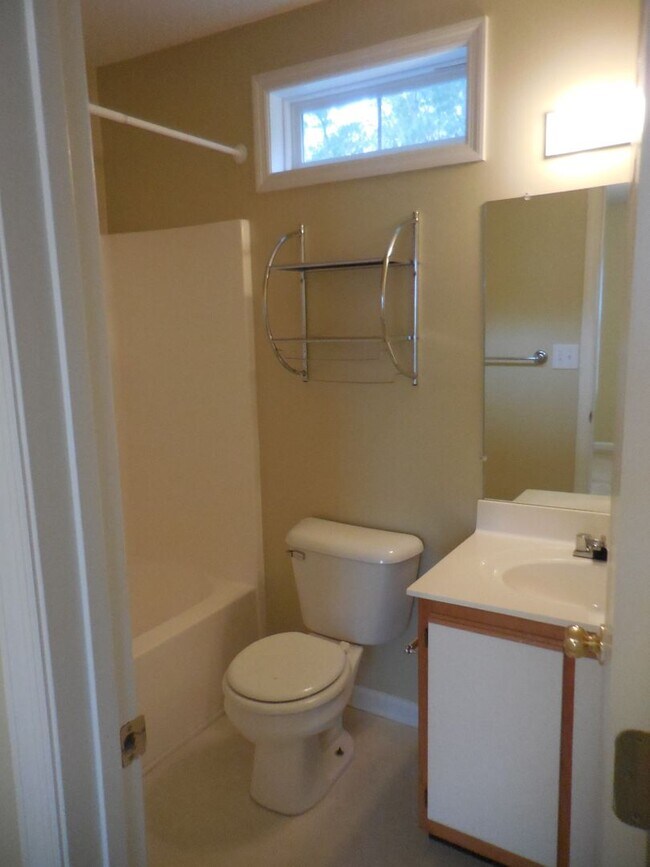 Building Photo - 2 BR 2.5 BA Horse Creek Farms