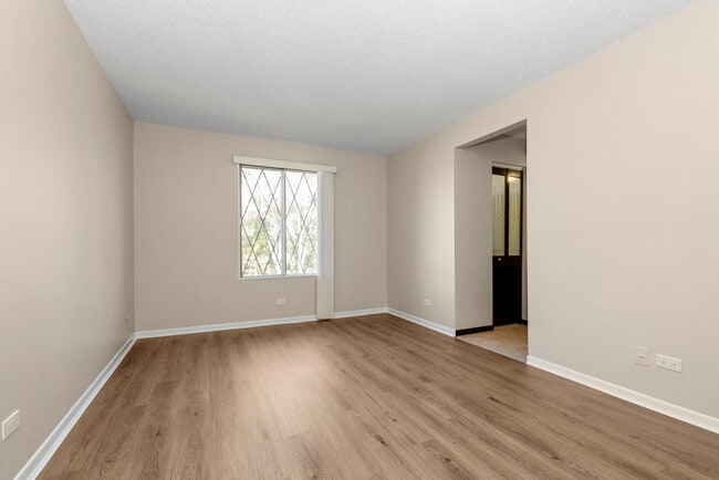 Building Photo - 13616 Lamon Ave