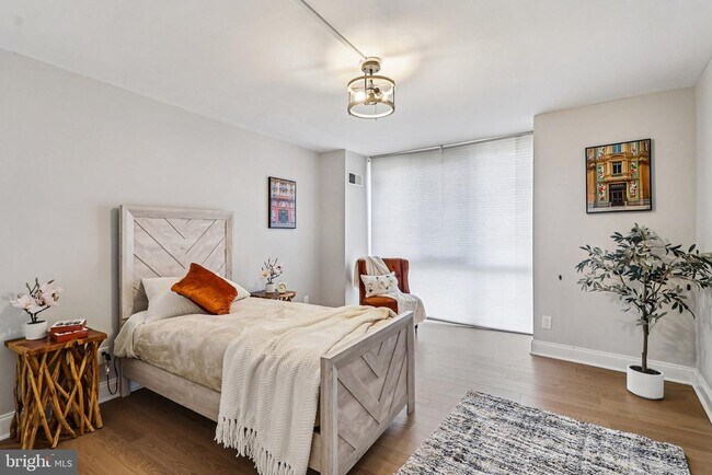 Building Photo - 4620 N Park Ave