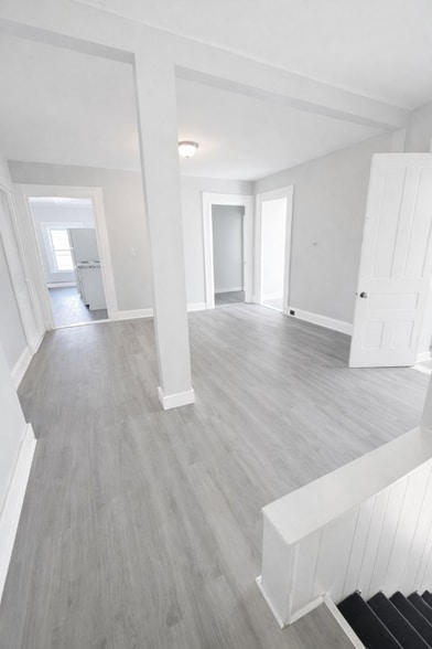 Building Photo - 289 Main St