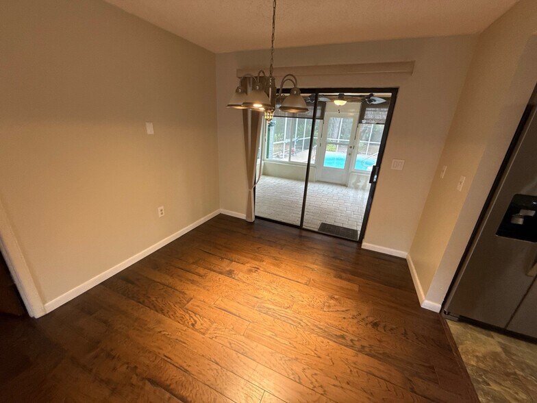 Building Photo - 851 S Oak Crest Path