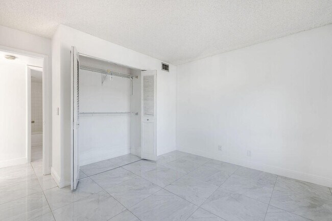 Building Photo - 3612 Alder Dr