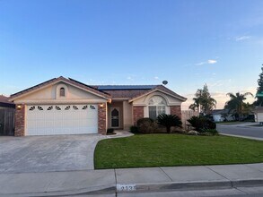 Building Photo - North West Bakersfield Home for Rent with Pool!