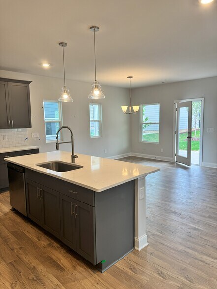 Building Photo - 833 Portland Rose Dr