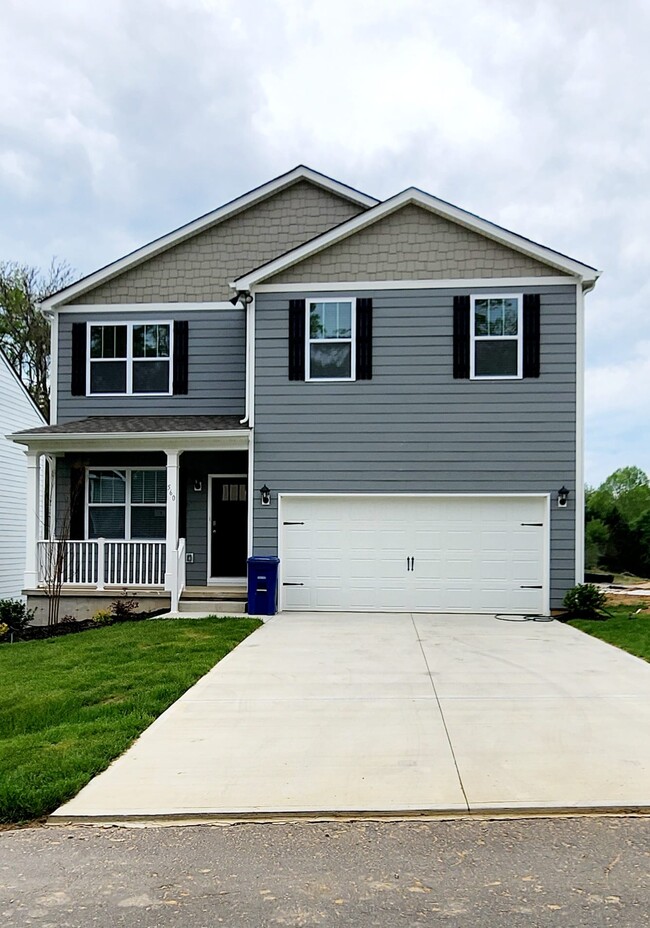 Primary Photo - 560 Country Oak Dr