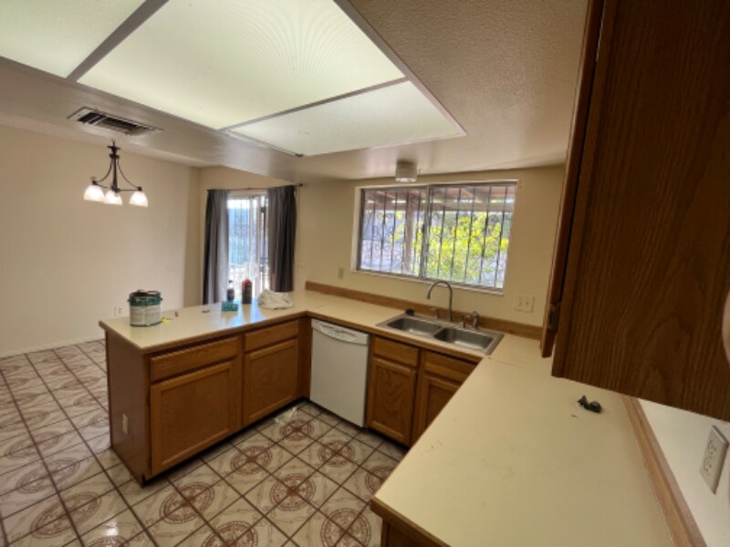 Building Photo - 1436 S Gecko Rd