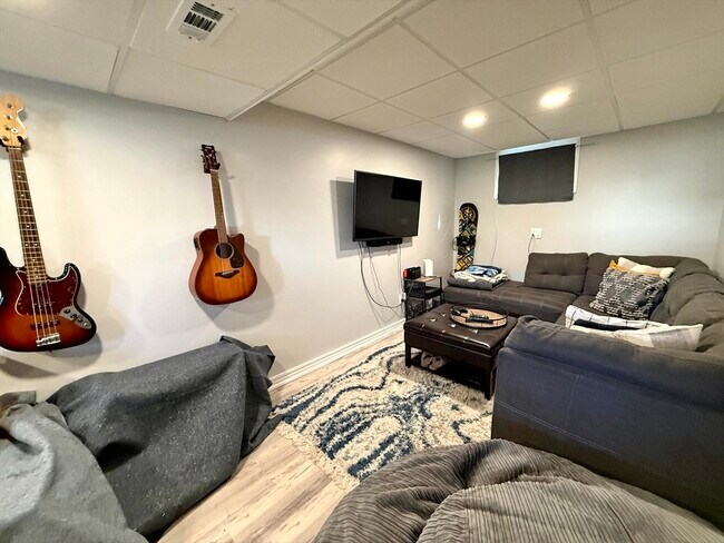 Building Photo - 31 York Ave