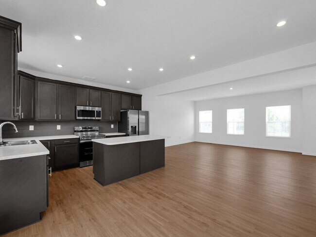Building Photo - Modern 3 Bed, 2.5 Bath Condo – Spacious, S...