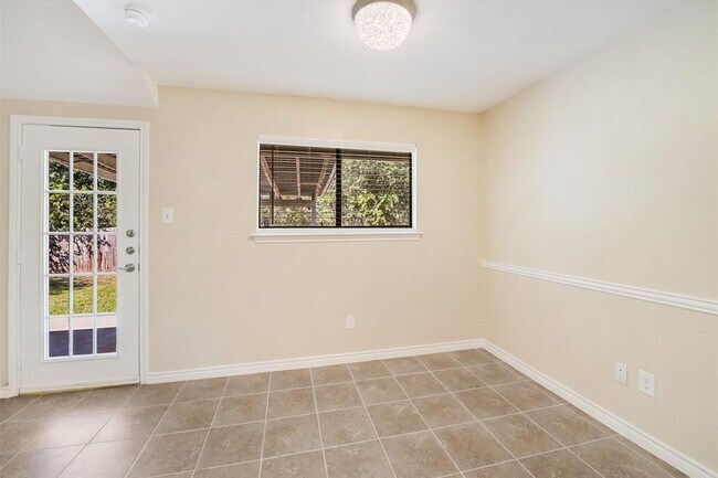 Building Photo - 6808 Luckenbach Ln