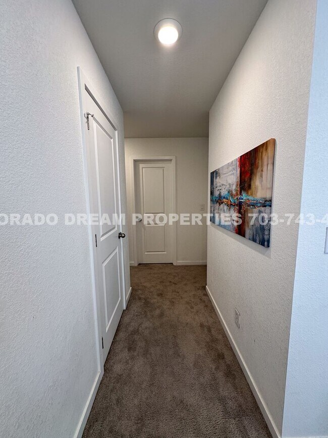 Building Photo - Luxurious fully-furnished home in Dove Vil...