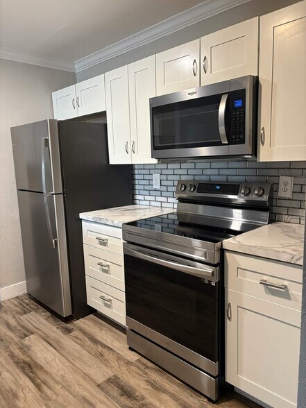 Building Photo - 110 S 800 E