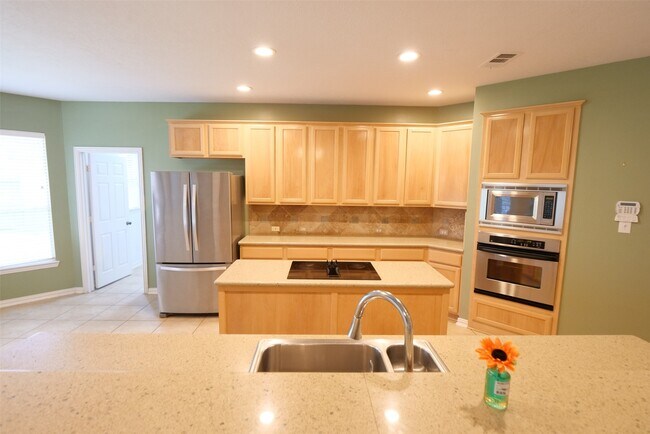 Building Photo - 22719 Sierra Lake Ct