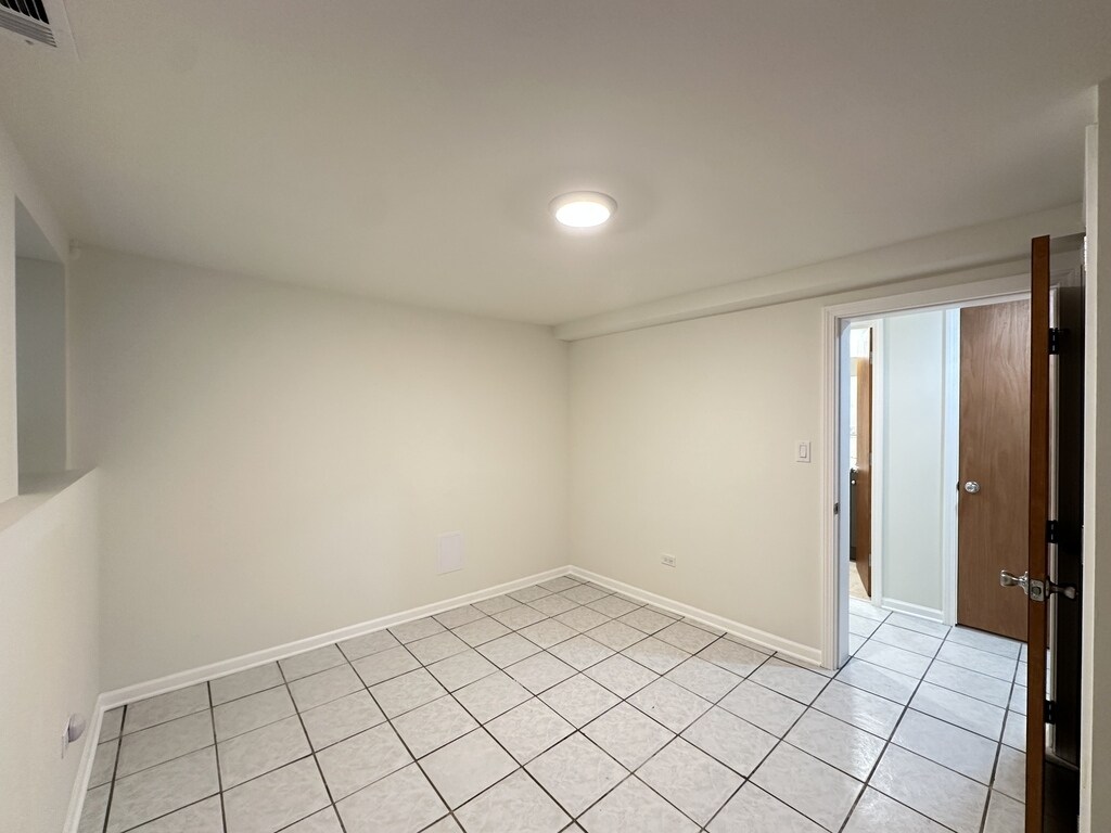 Building Photo - 5804 N Broadway