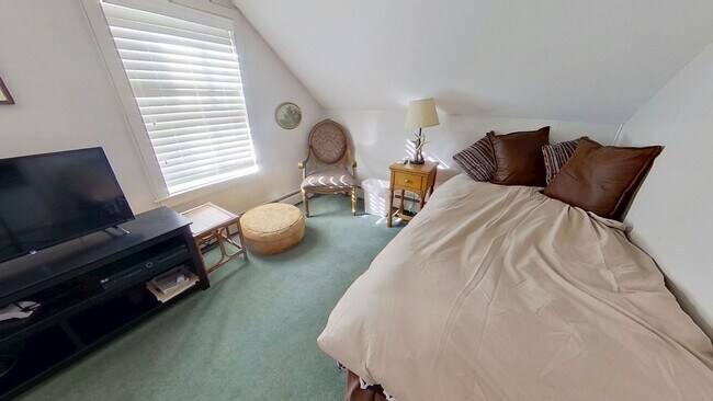 Building Photo - Cottage - FULLY FURNISHED - ALL UTILITIES INCLUDED