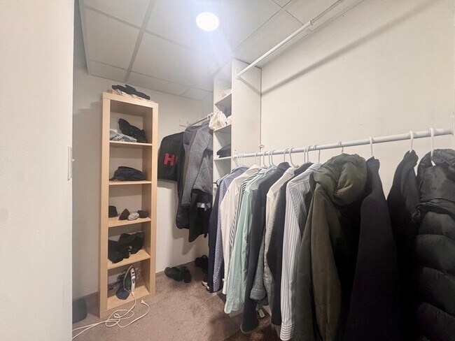 Building Photo - 384 Riverway