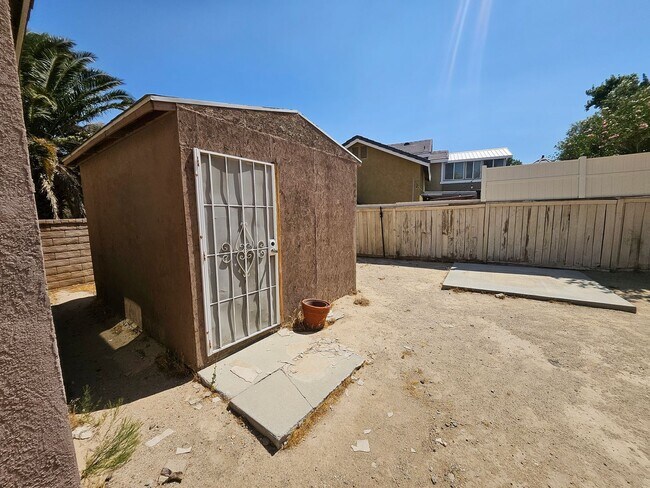 Building Photo - New Listing!