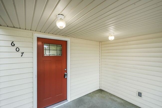Building Photo - 607 Longleaf Ave