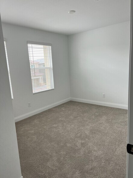 Building Photo - 10050 Bismuth St
