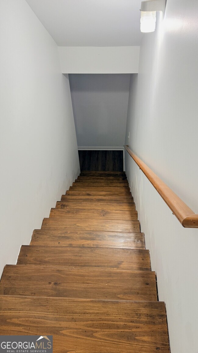 Building Photo - 3395 Woodlake Ln