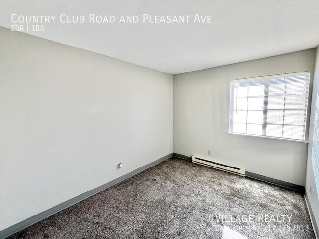 Building Photo - 605 Country Club Rd