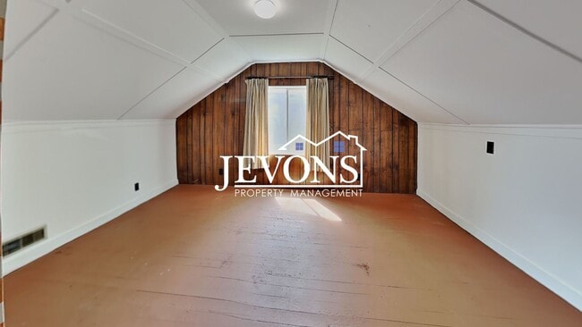 Building Photo - Charming 5-bedroom home near shopping, parks, and University of Puget Sound - Minutes from Cheney...