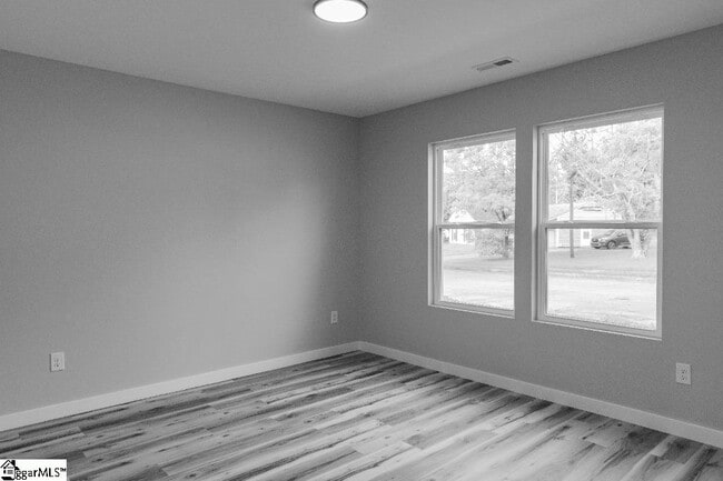 Building Photo - 405 E Hampton Ave