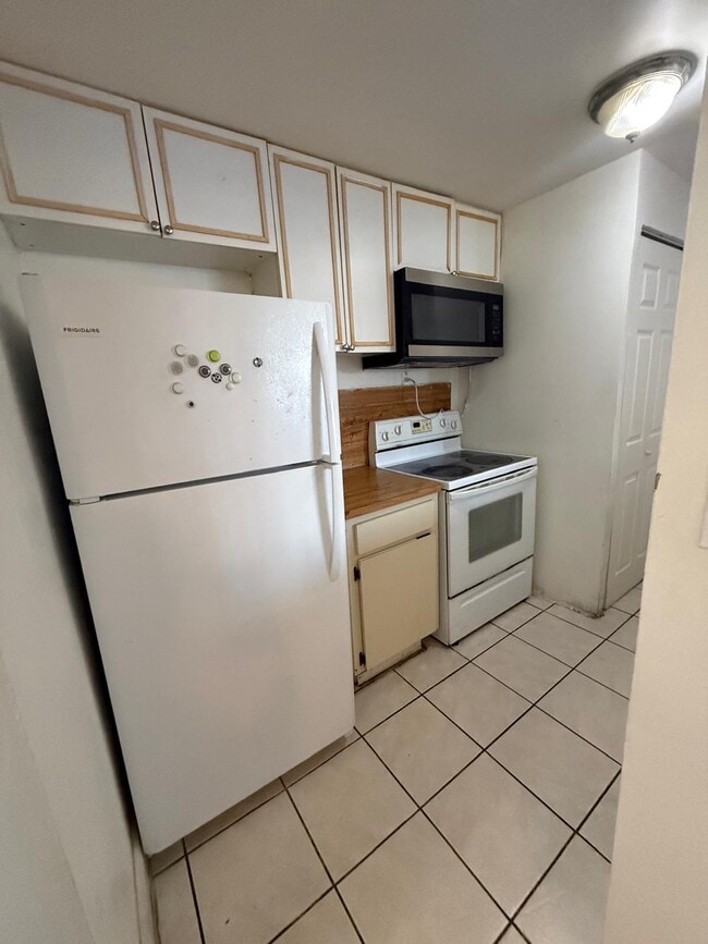 Building Photo - 6995 NW 186th St