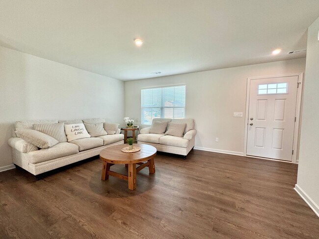 Building Photo - 4 Bedroom, 2.5 Bath Home w/ Office and 2 Car Garage