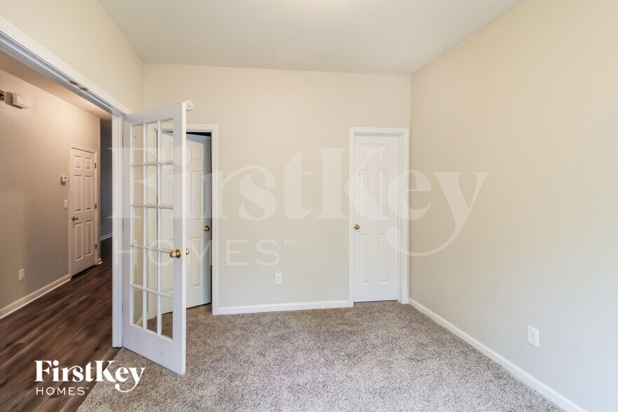 Building Photo - 243 Brookview Dr