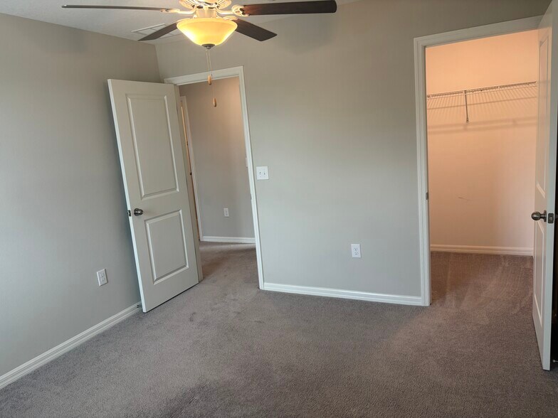 Building Photo - 9663 Channing Hill Dr