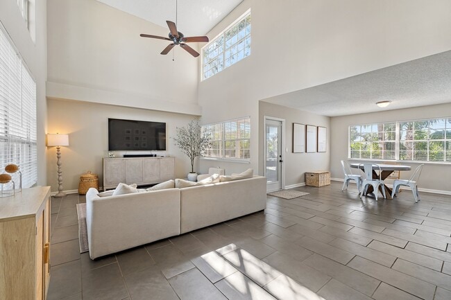 Building Photo - 18213 SE Fairview Cir