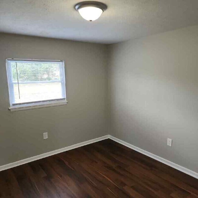 Building Photo - 4902 Saddlebrook Ln