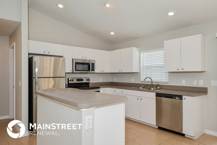 Building Photo - 3858 N Chamberlain Blvd