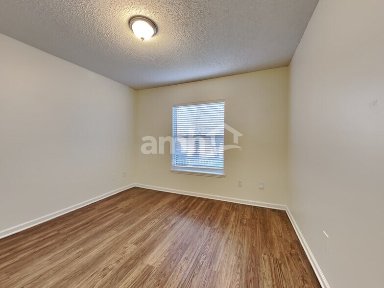 Building Photo - 125 Whisper Ridge Dr