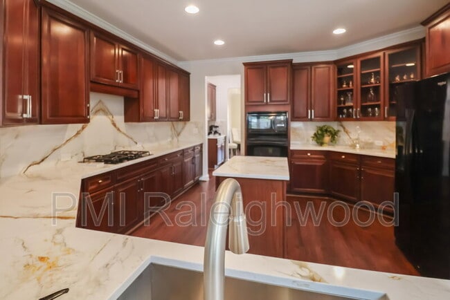 Building Photo - 203 Braebrook Way