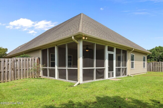 Building Photo - 227 Silver Creek Loop