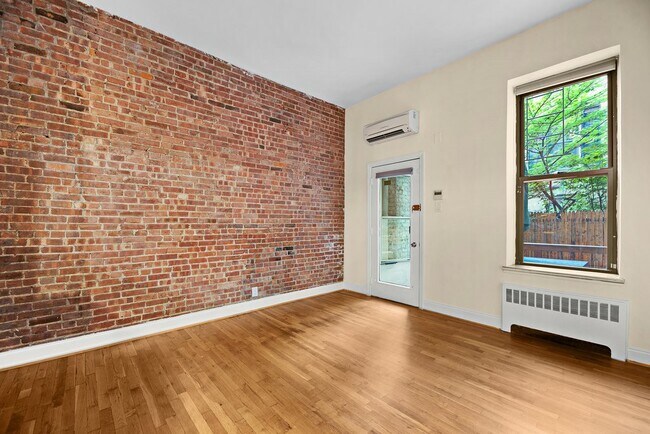 Building Photo - 1378 York Ave
