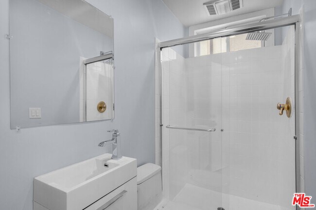 Building Photo - 1 Ironsides St