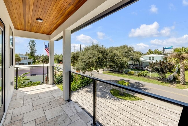 Building Photo - 1707 N Peninsula Ave