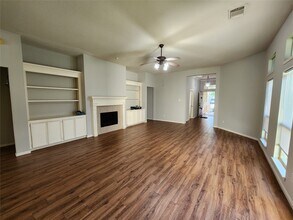 Building Photo - 1011 Lexington Green Dr