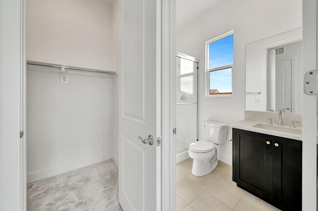 Building Photo - 30000 N Camino los Robles