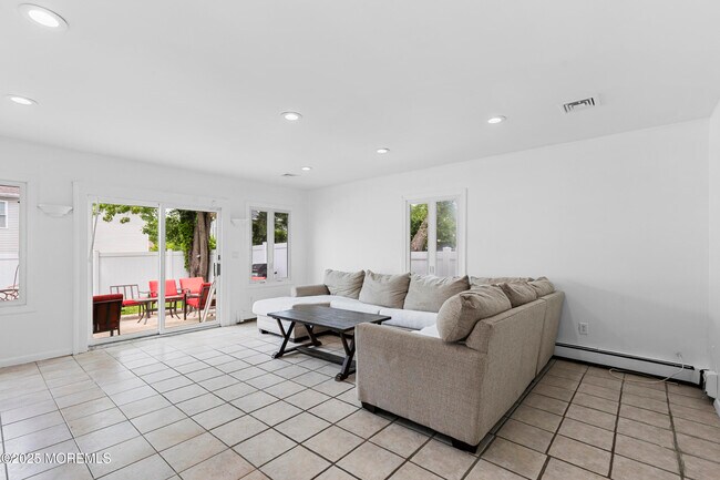 Building Photo - 297 Highland Ave