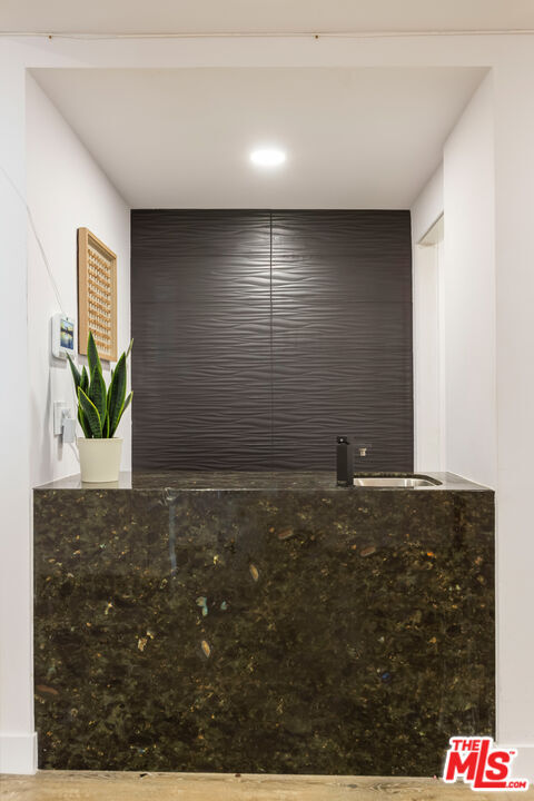 Building Photo - 1210 Kings Rd