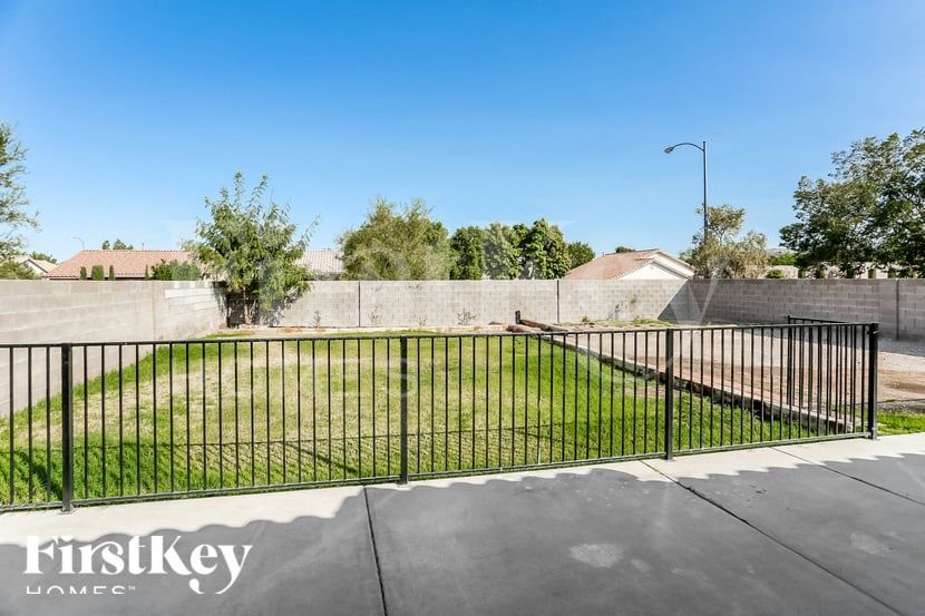 Building Photo - 1118 Sport of Kings Ave