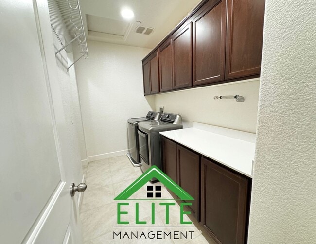 Building Photo - 2104 Westmeath Way